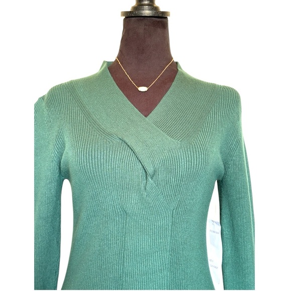 NWT Design History Woman’s Small Forest Green V-neck Ribbed Sweater - Picture 2 of 6